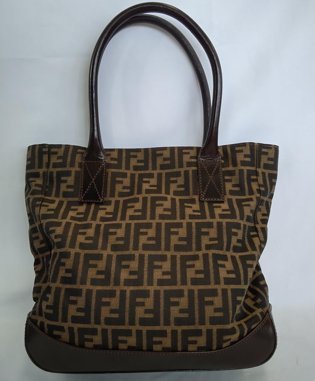 FENDI フェンディ　ズッカ　ハンド　トート FENDI - フェンディ FENDI ズッカ トートバッグの通販 by NUIR