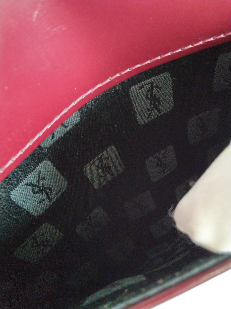 後ろ面のポケットの中