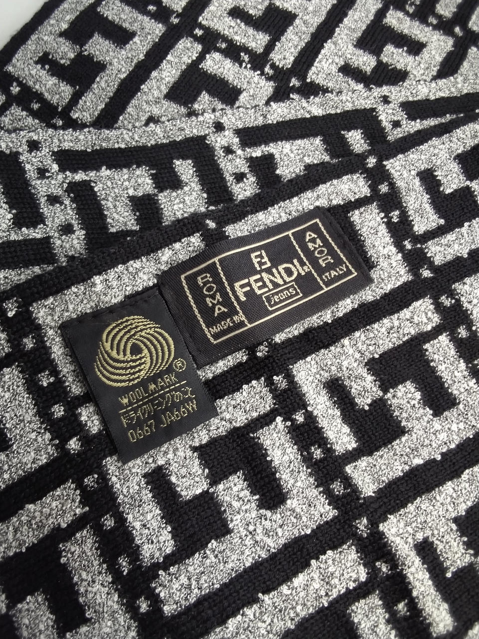 【美品】Fendi ロゴパターン マフラー 約180cm x 30cm フェンディ(FENDI)|マフラー|HARDOFFオフモール（オフモ