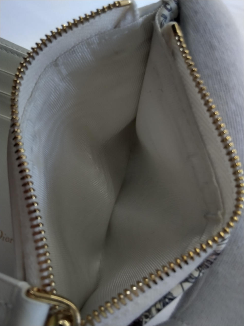 小銭入れの中は汚れ有り