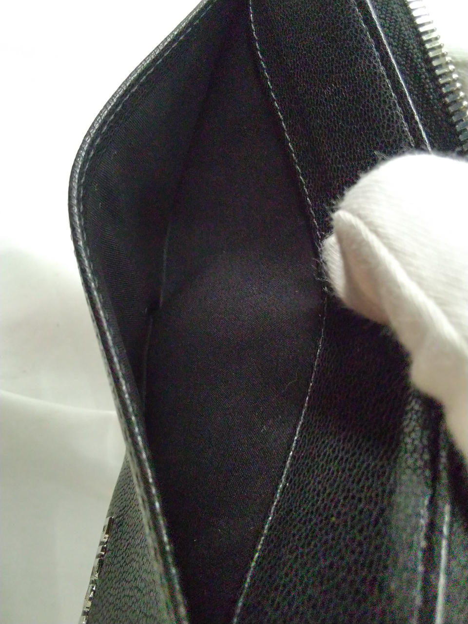 正面ポケットの中