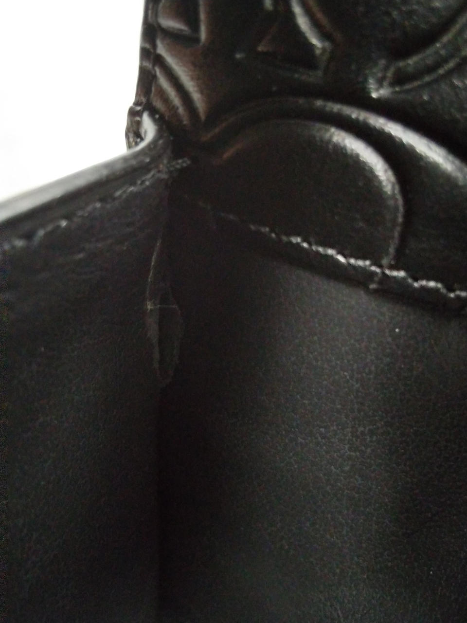 外側ポケットの中ハガレ有り