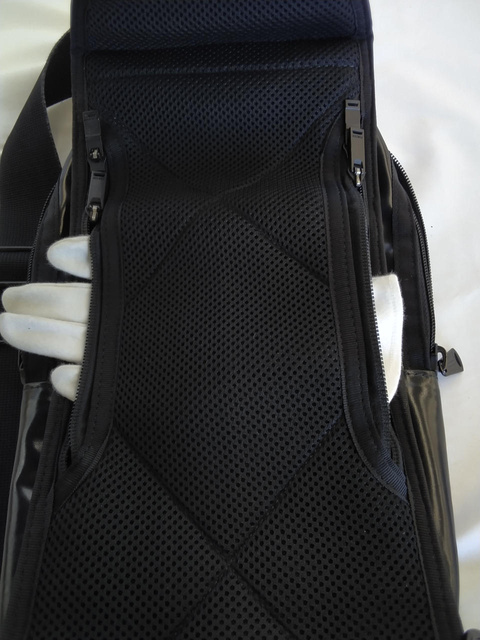 白手袋は部品になります。