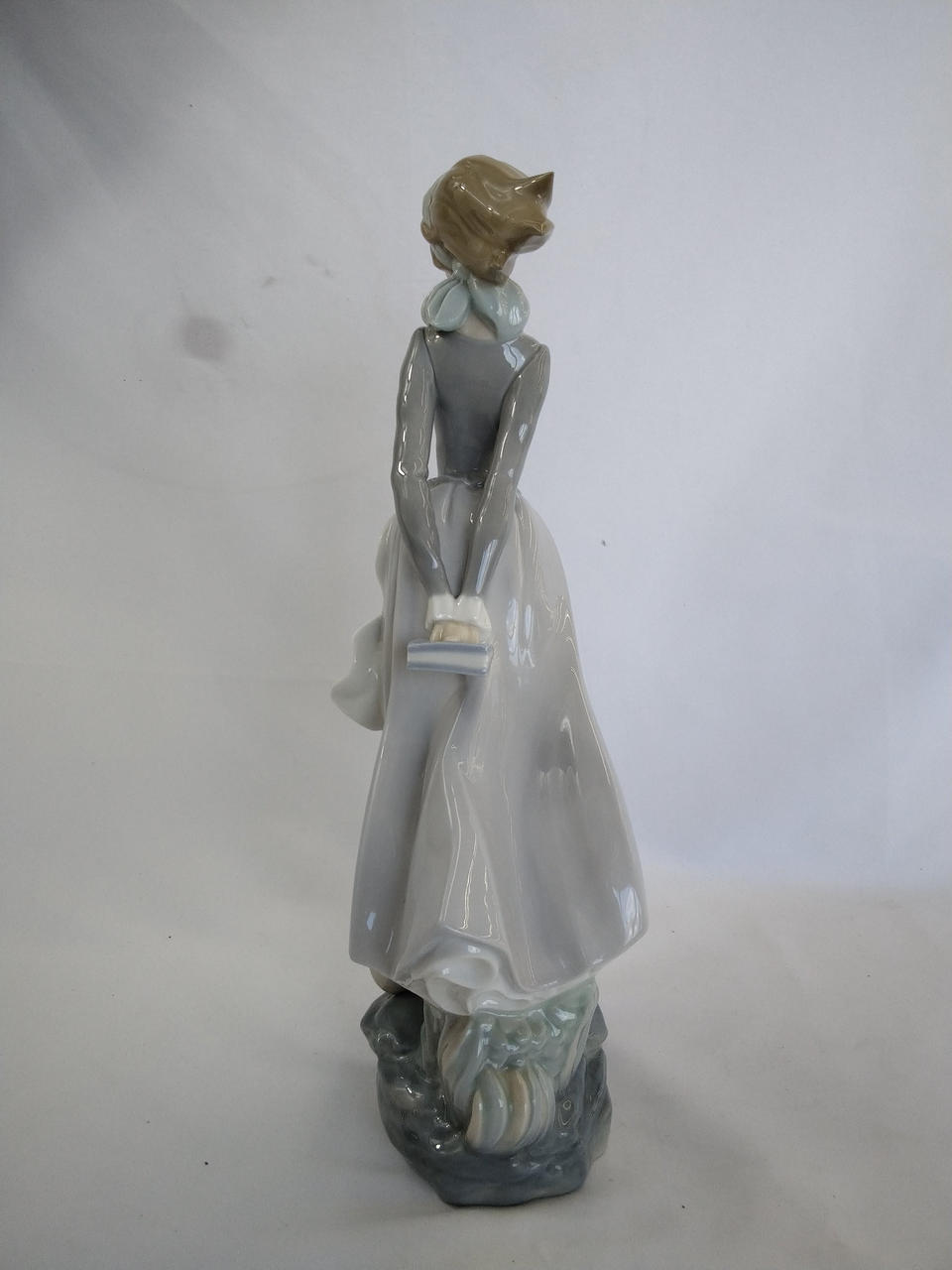 腕の隙間に黒ずみあります。