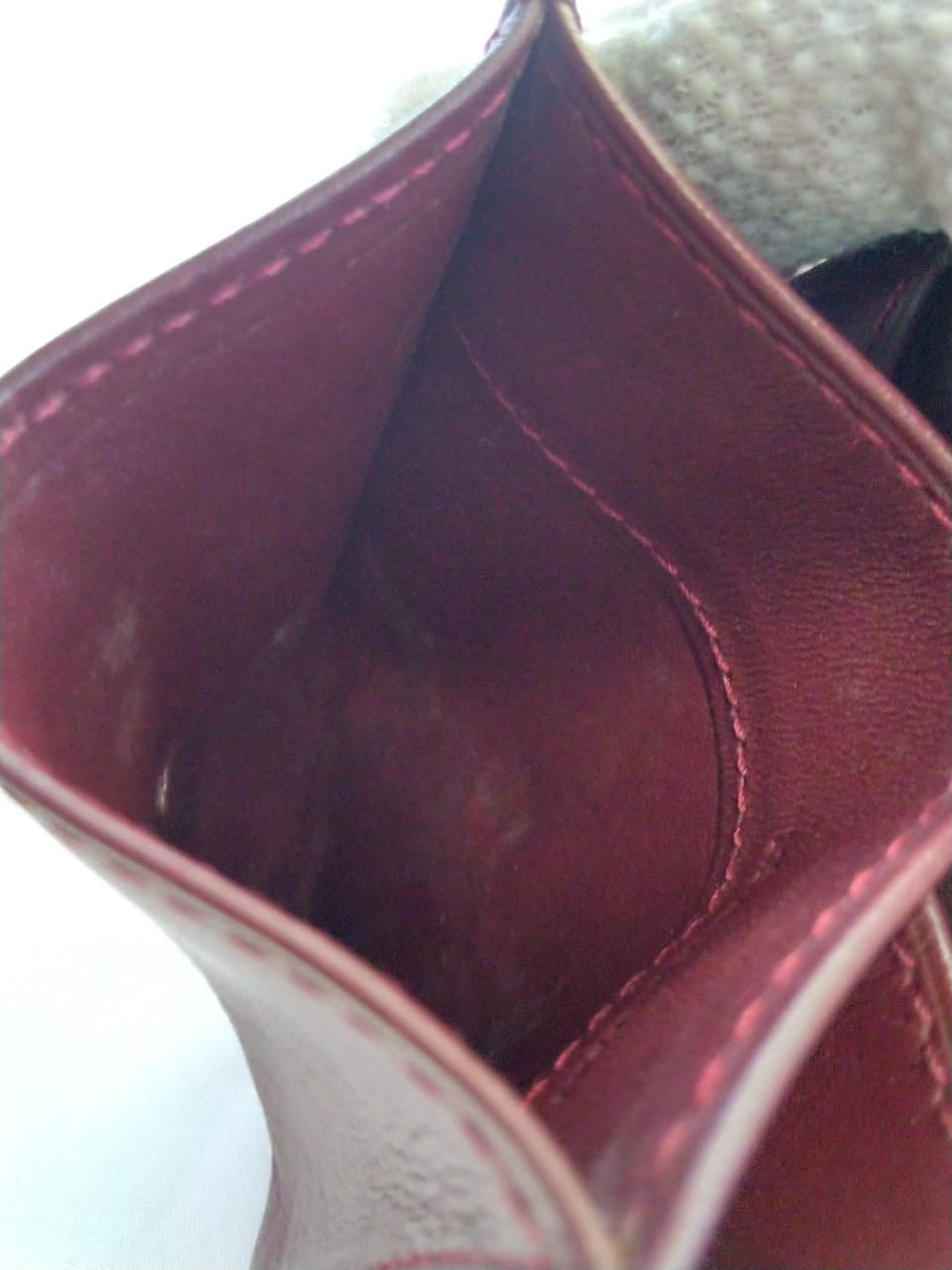 ボタン側のポケットの中