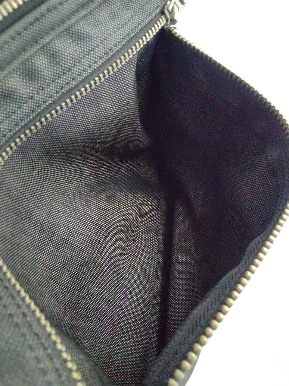 正面ポケットの中