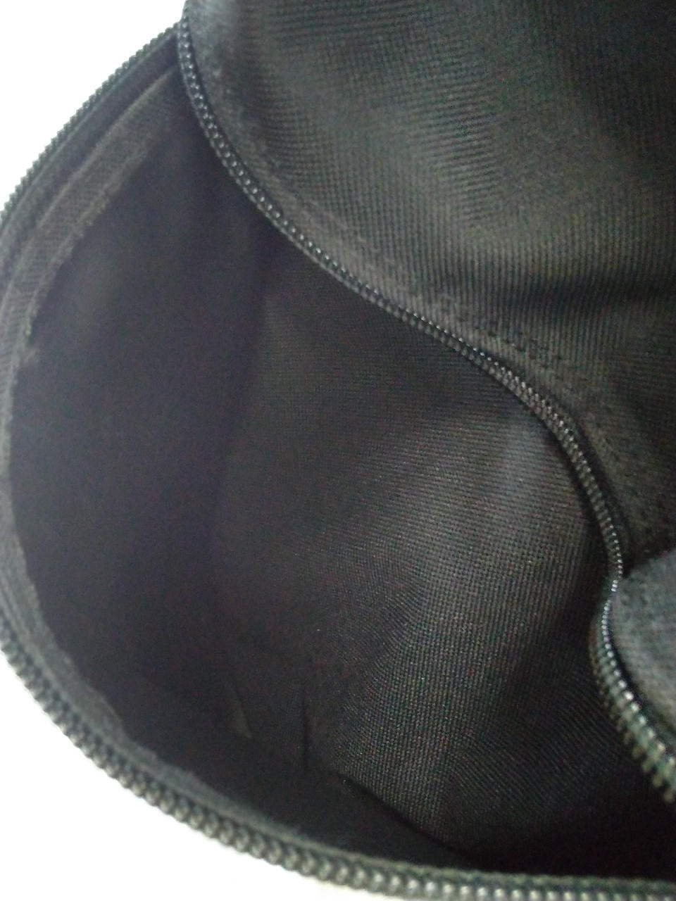 横ファスナーポケットの中
