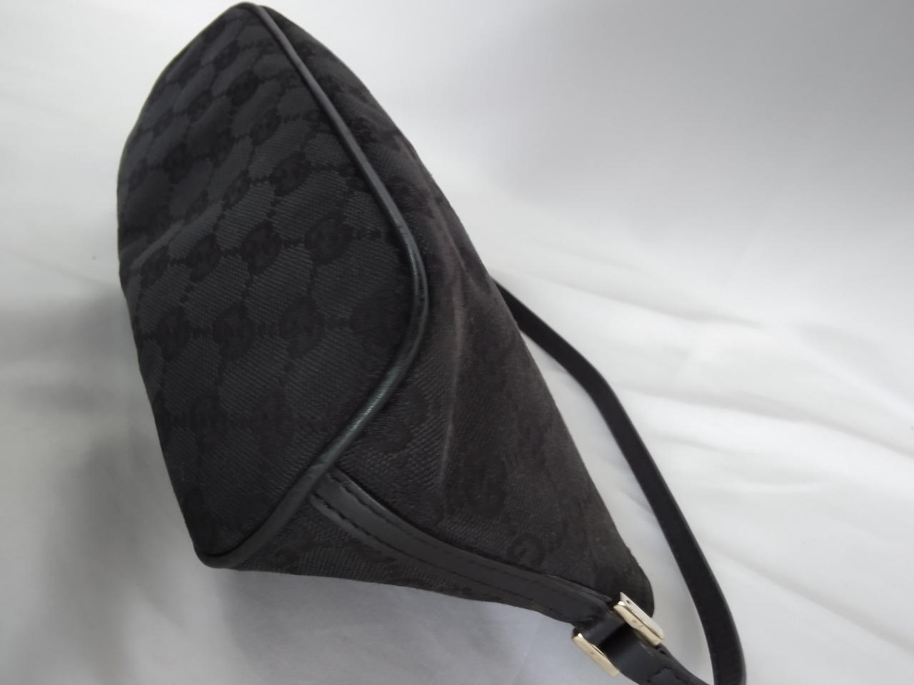 GUCCI GGキャンバス アクセサリーポーチ ブラック本日のみ21000円！ グッチ(GUCCI)|GGキャンバス アクセサリーポーチ|【ハードオフ公式通販