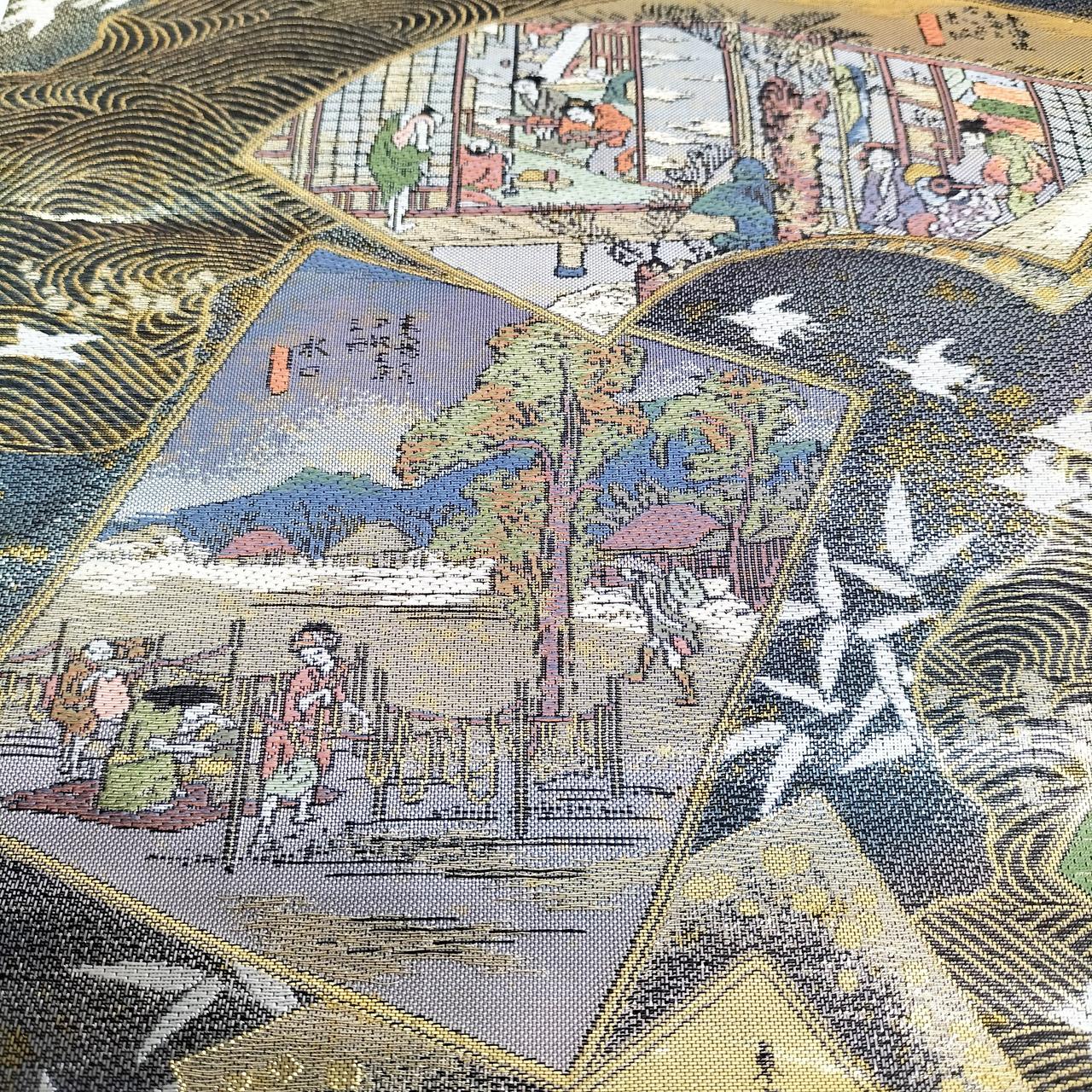 しなやかな風合いと凝った柄が魅力です