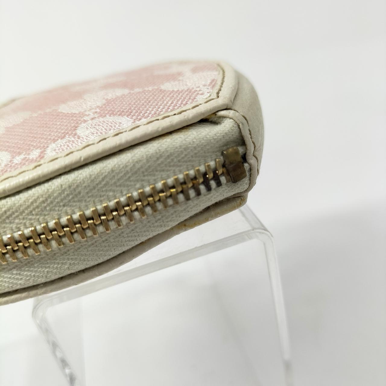 ファスナー　変色あり