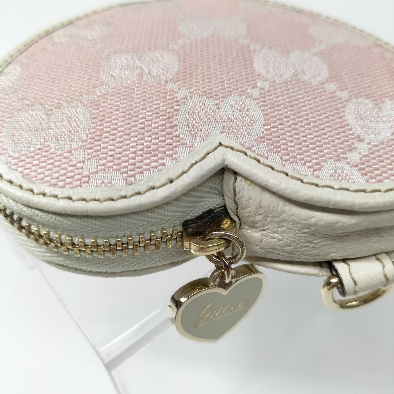 ファスナー部分　変色あり