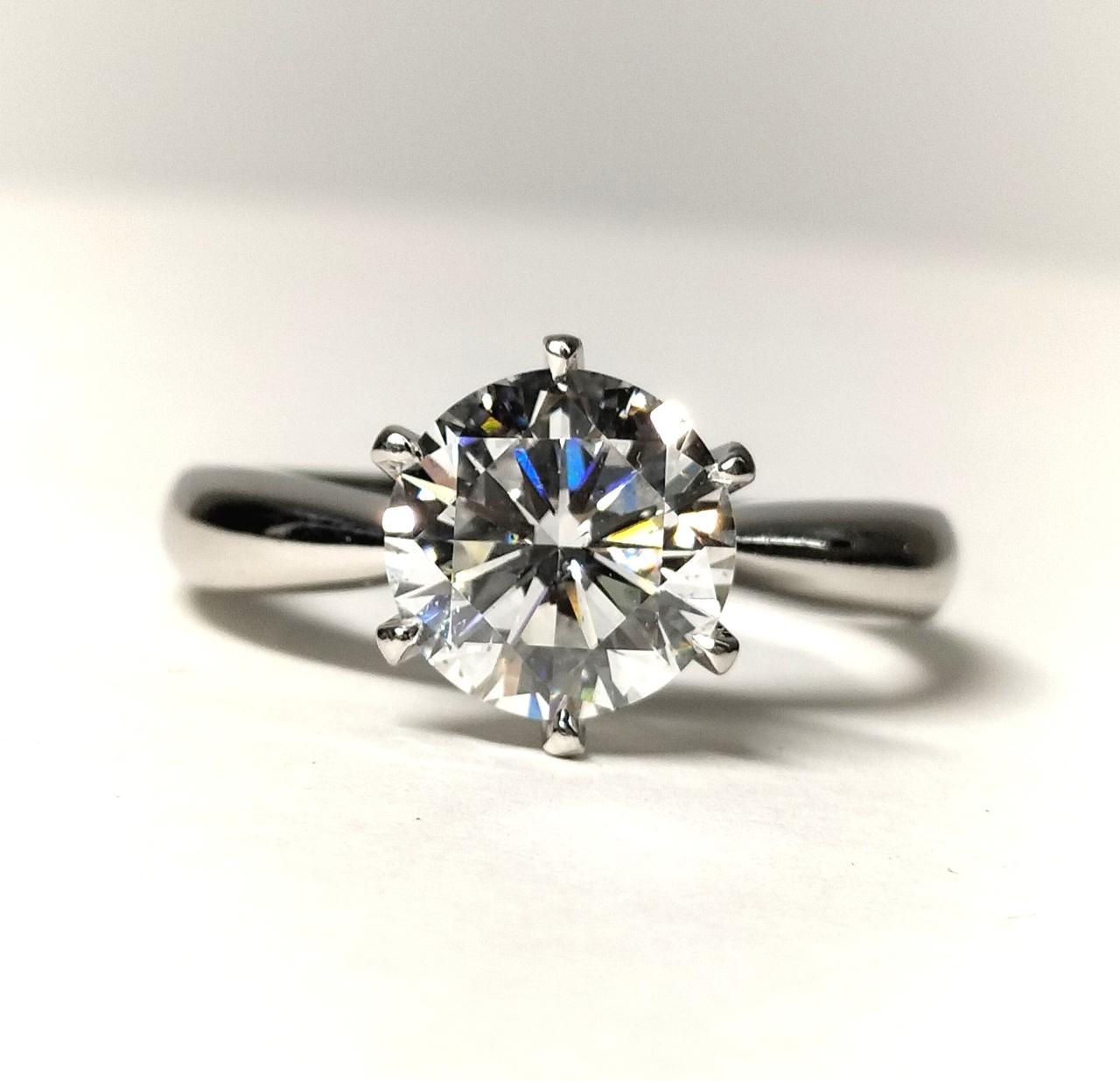 無色透明のEカラーです