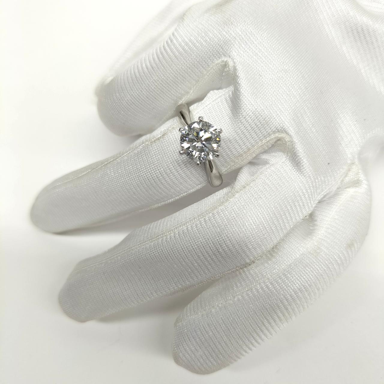 中指でもバランスが良いです