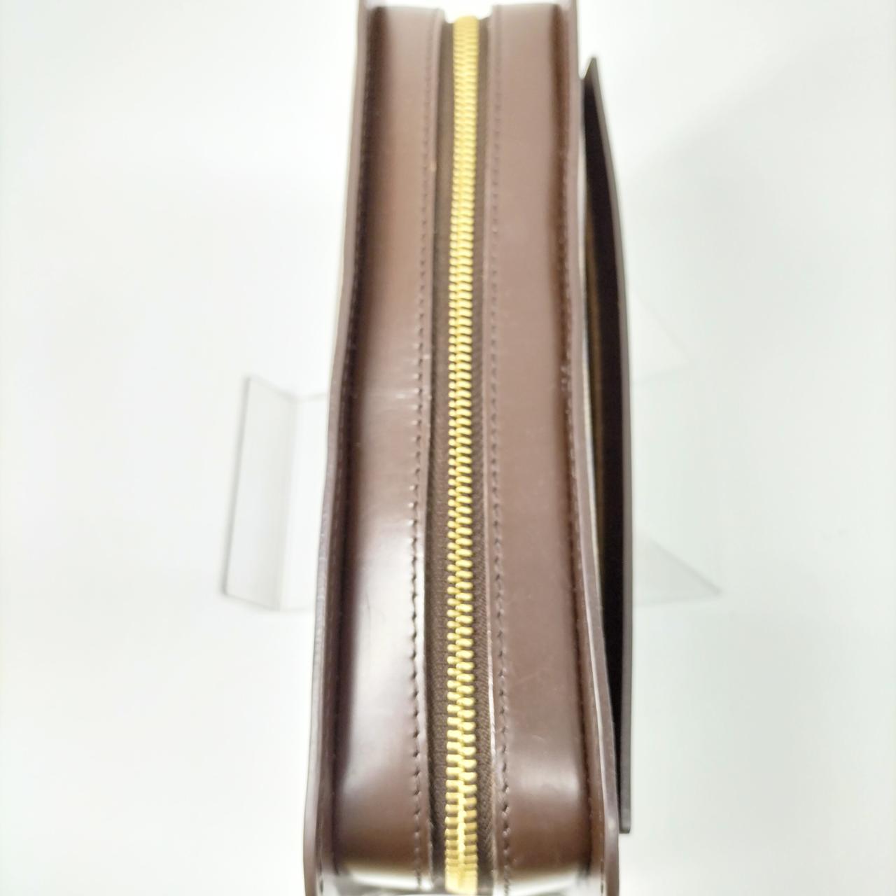 ファスナー上部　
少々キズ有り