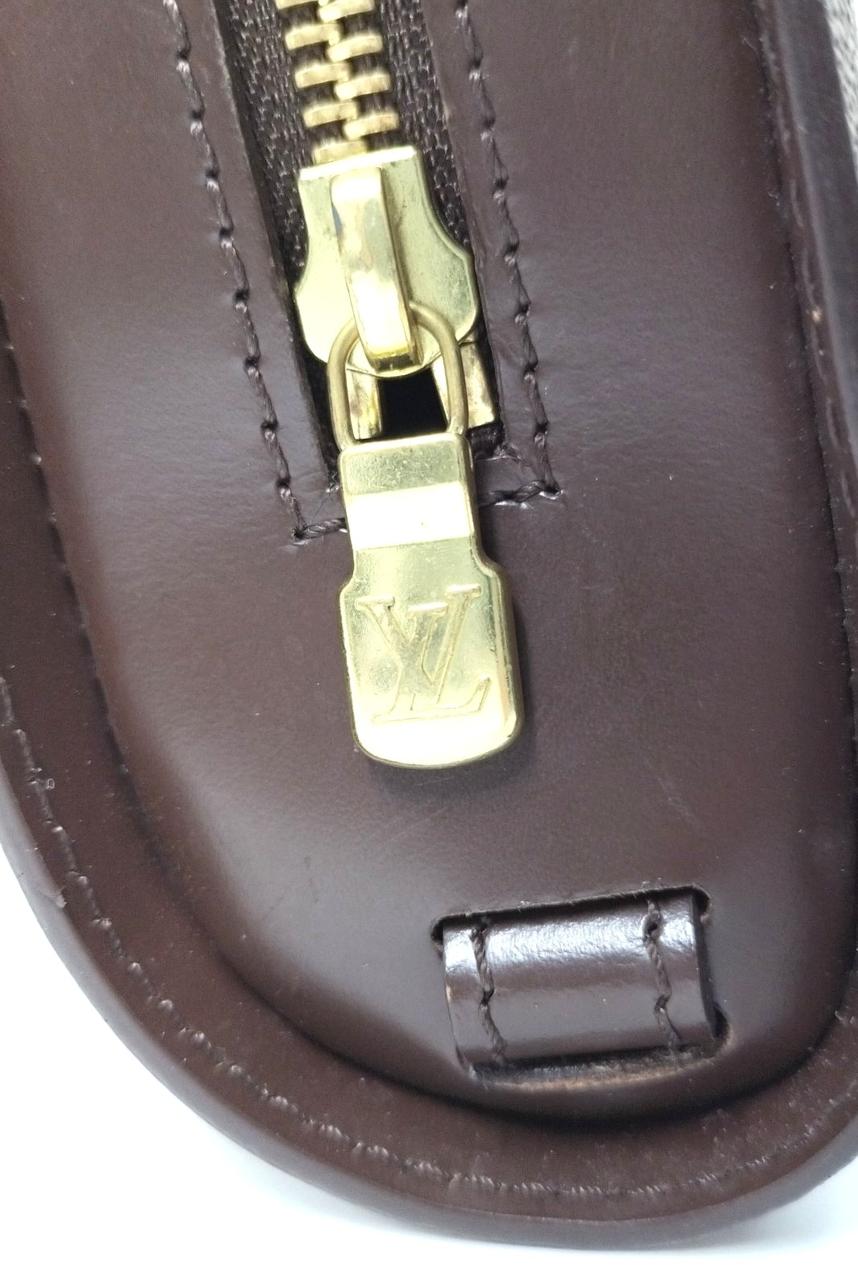 ファスナー､ストラップ収納部