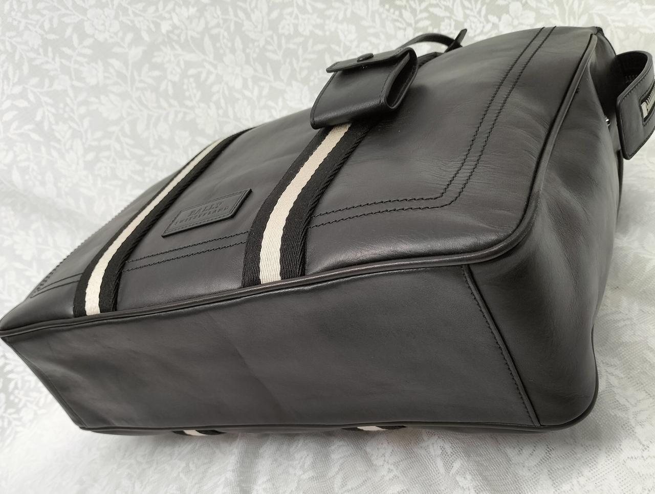 底面汚れなし、シワあり