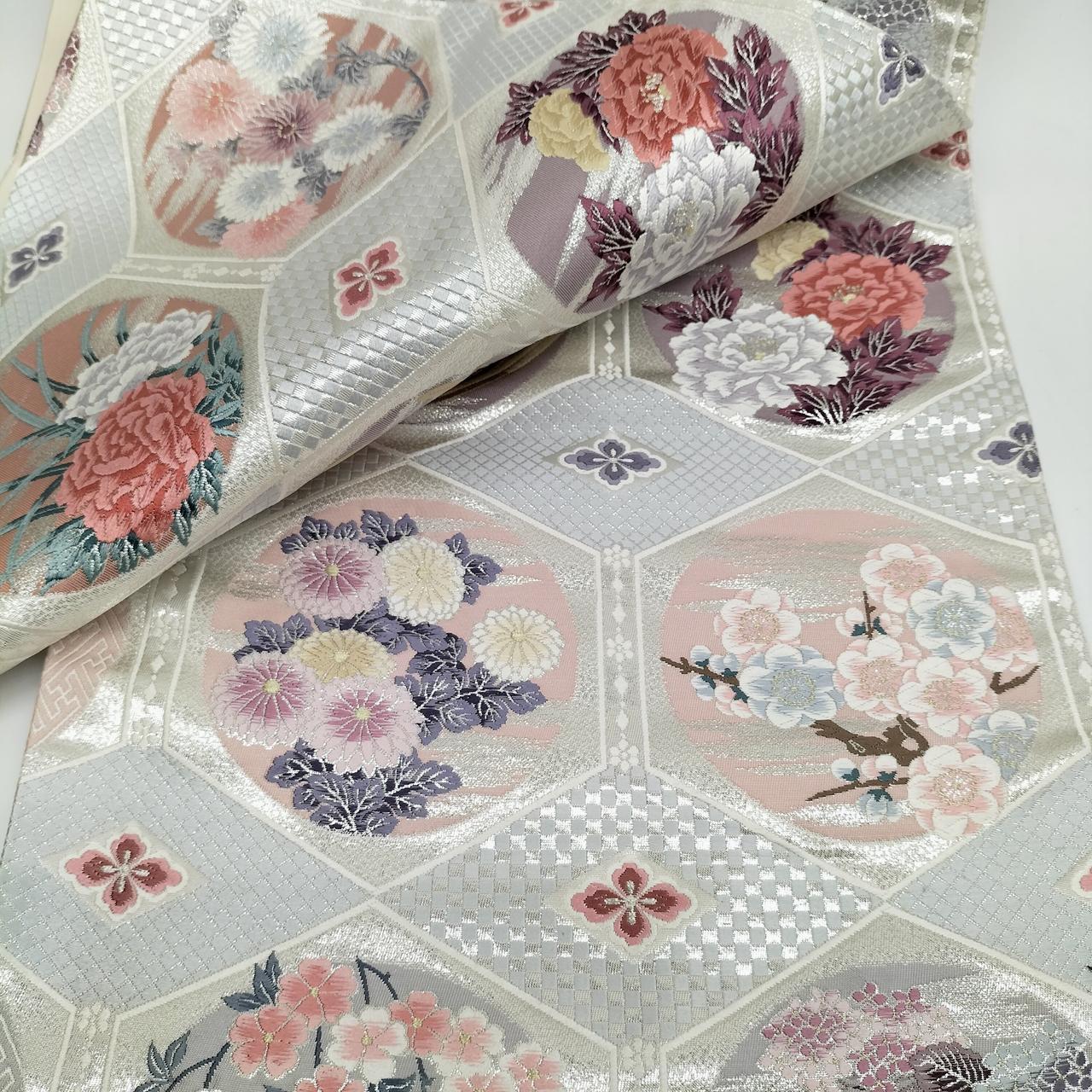 四季花の美しい刺繍・しなやかな風合いです