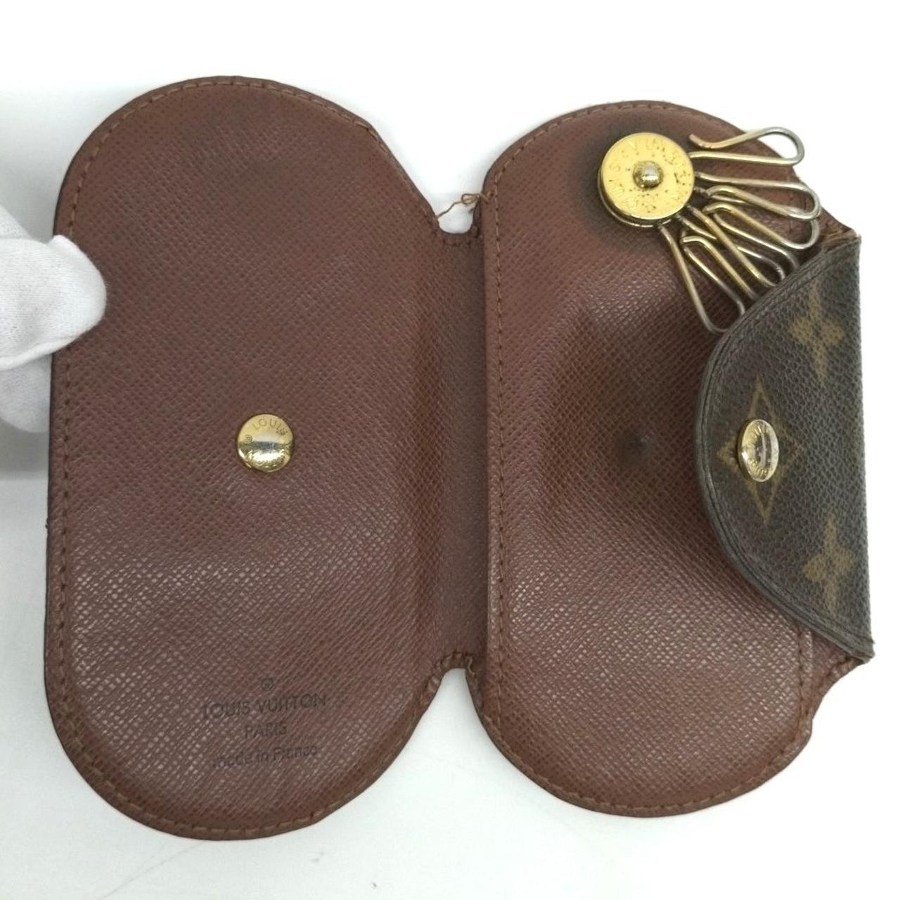 右面にボタン跡有ります