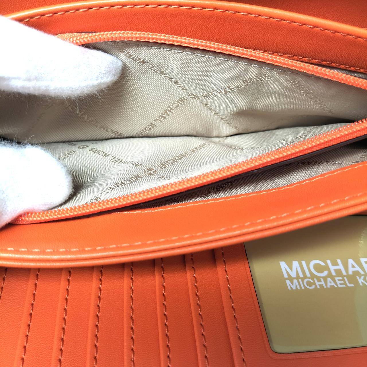 小銭入れも綺麗です