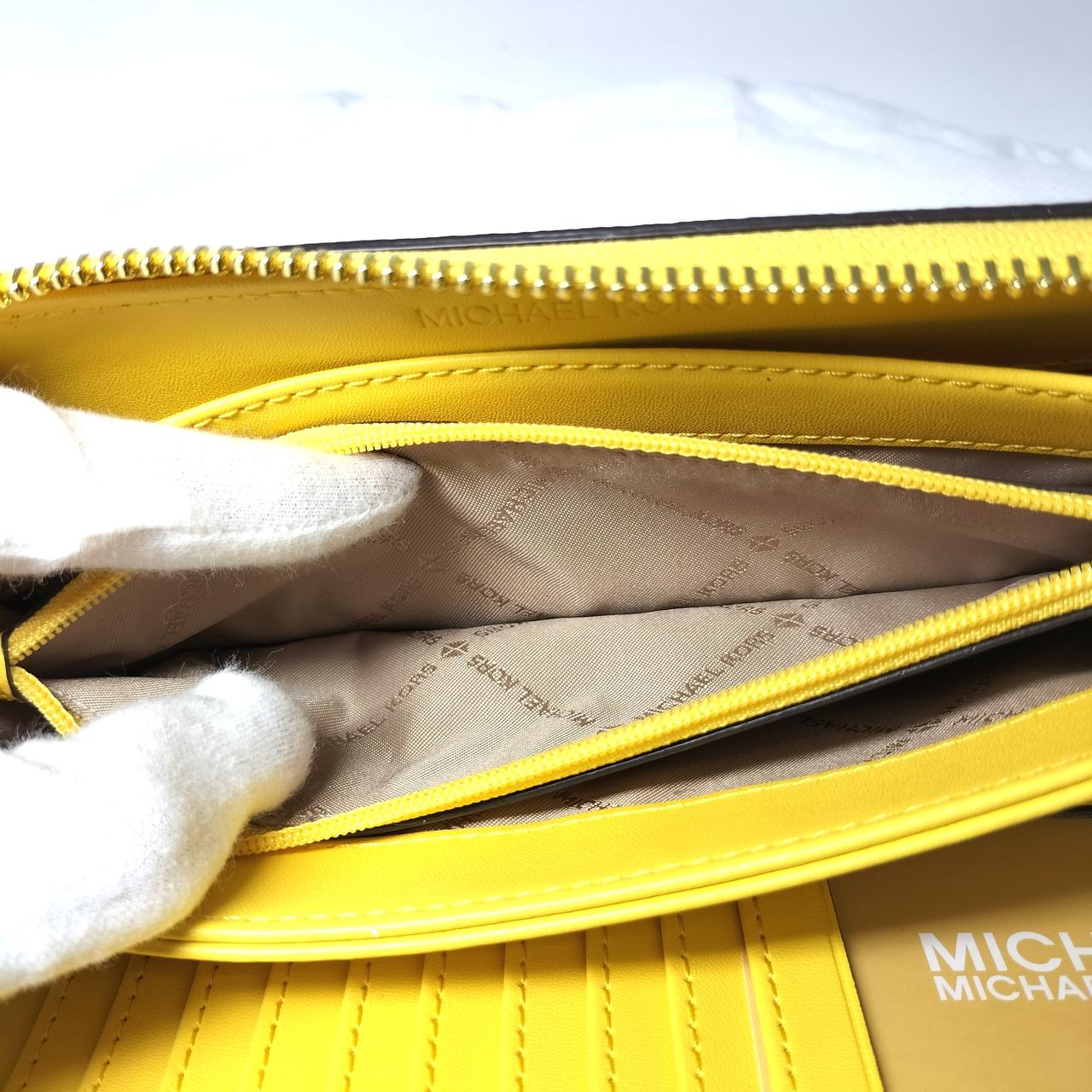 小銭入れも綺麗です