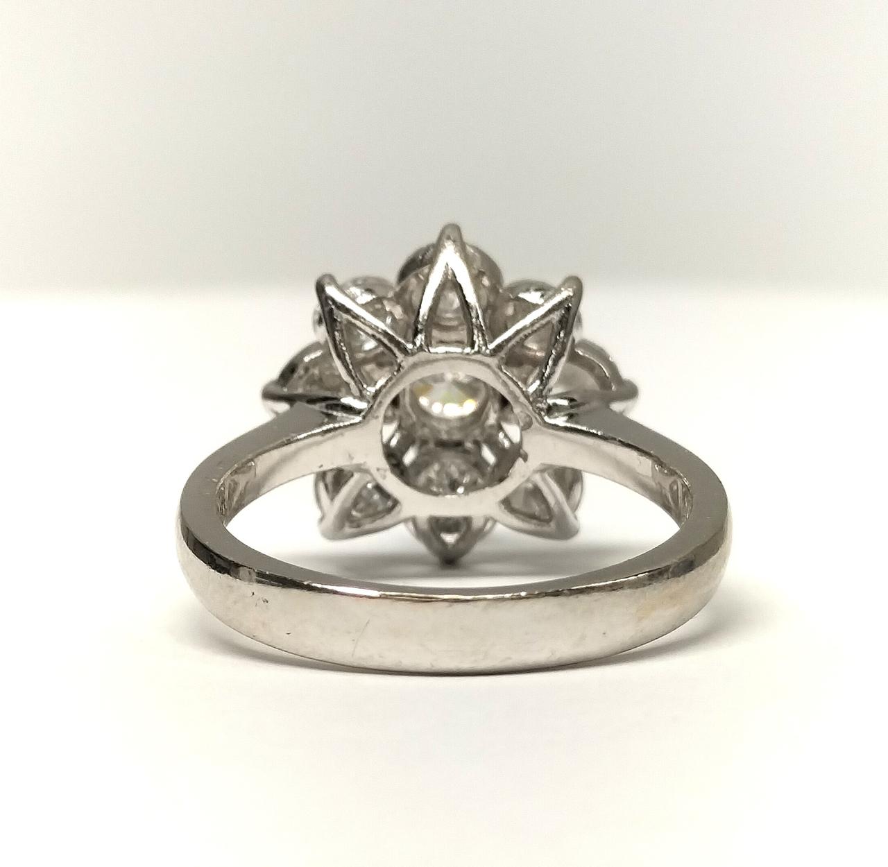 44:ダイヤモンドデザインリング【値下げ】 D-IF オーバルシェイプ ダイヤモンドリング D 0.40ct 0.12ct