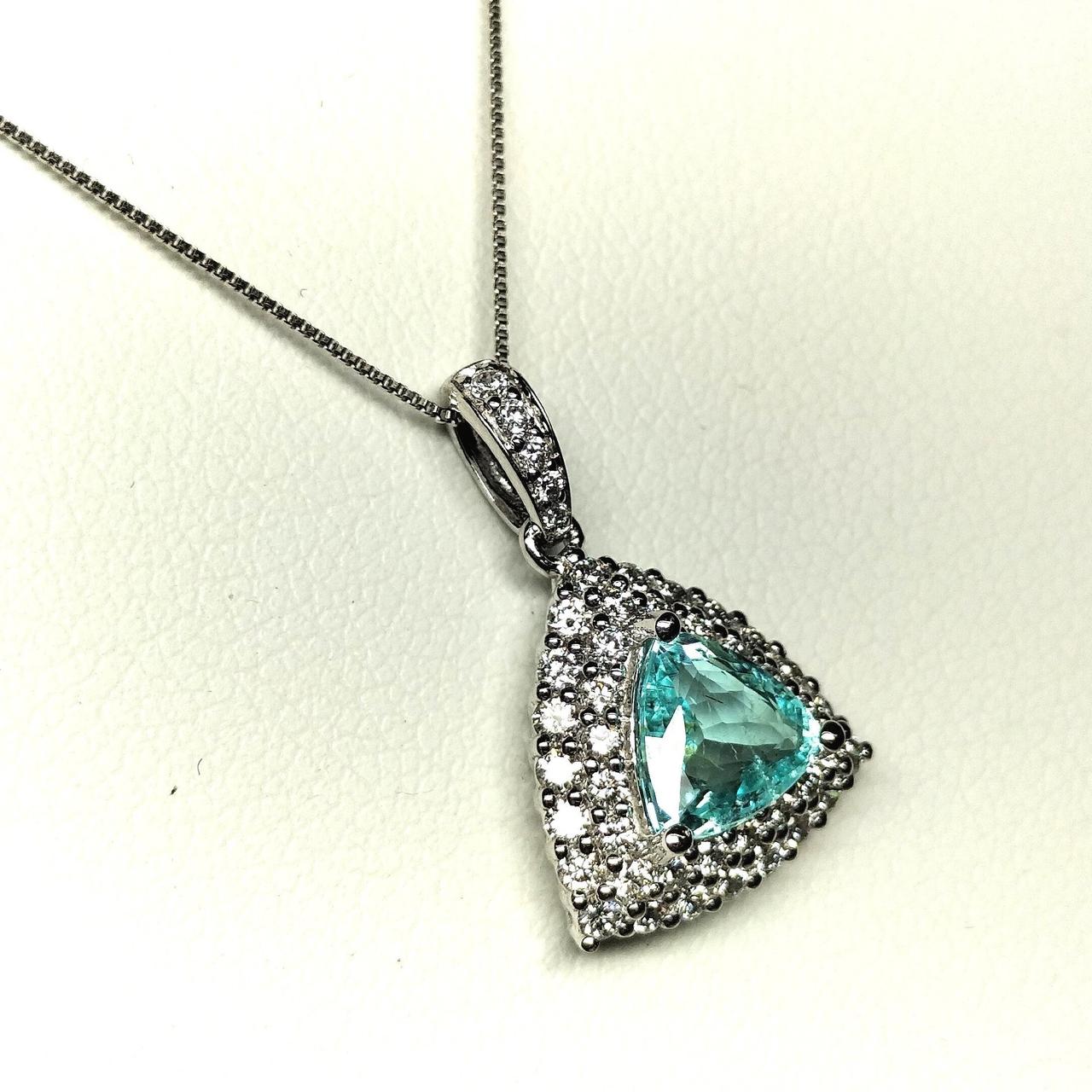 少し丸みを帯びた三角形のフォルムも素敵