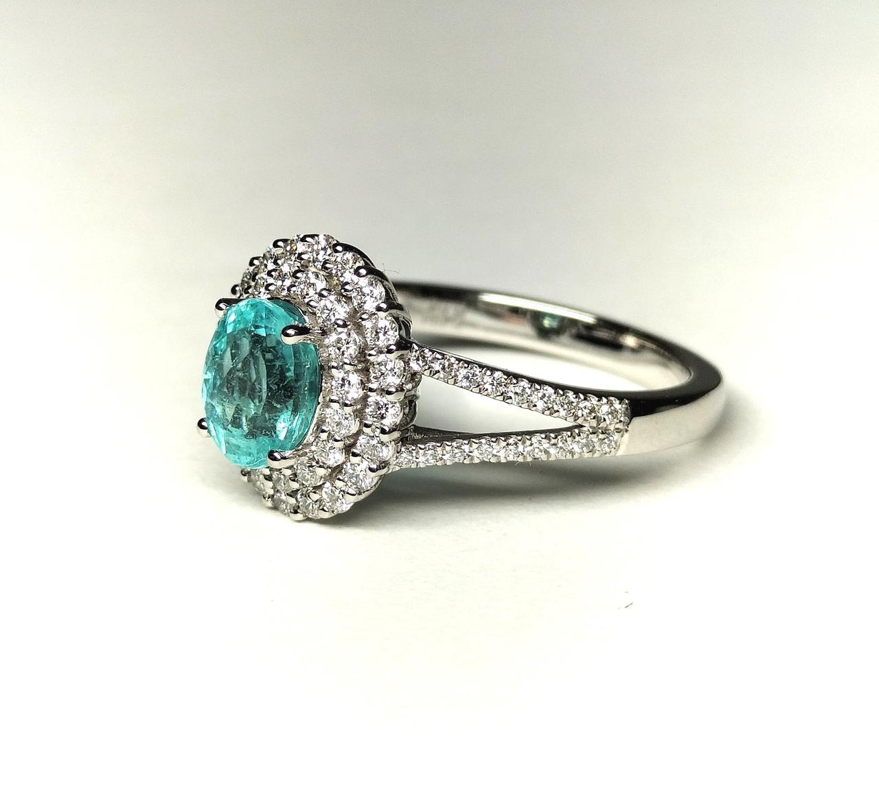 取り巻きとアームのダイヤが贅沢なお造り