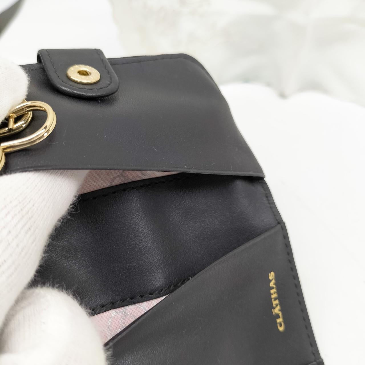 ジッパーポケットの他に2ポケット有ります