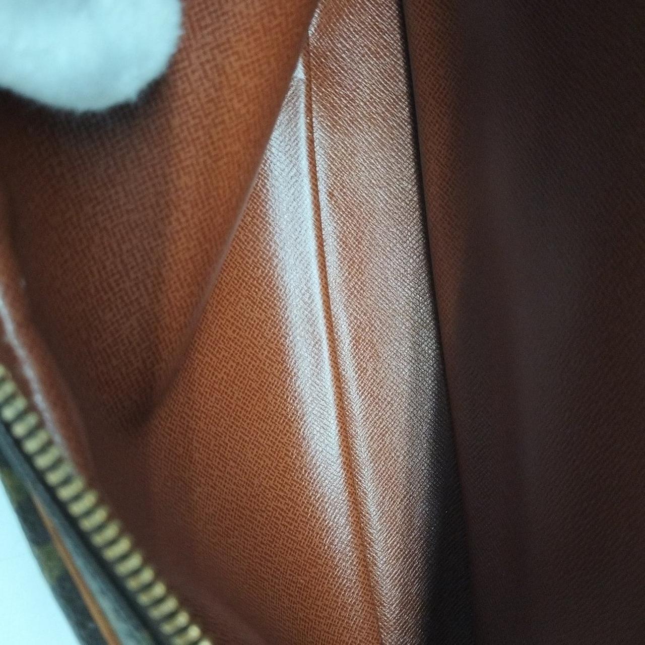 外ポケットの中はキレイです