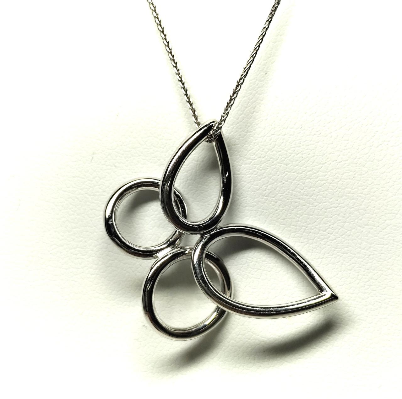 蝶々のサイズ:幅3.0×縦2.2cm