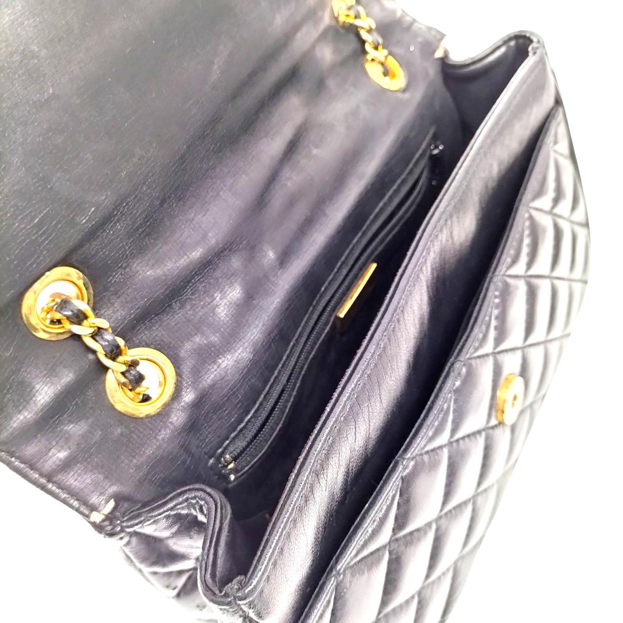 フタ部根元に裂け目有り