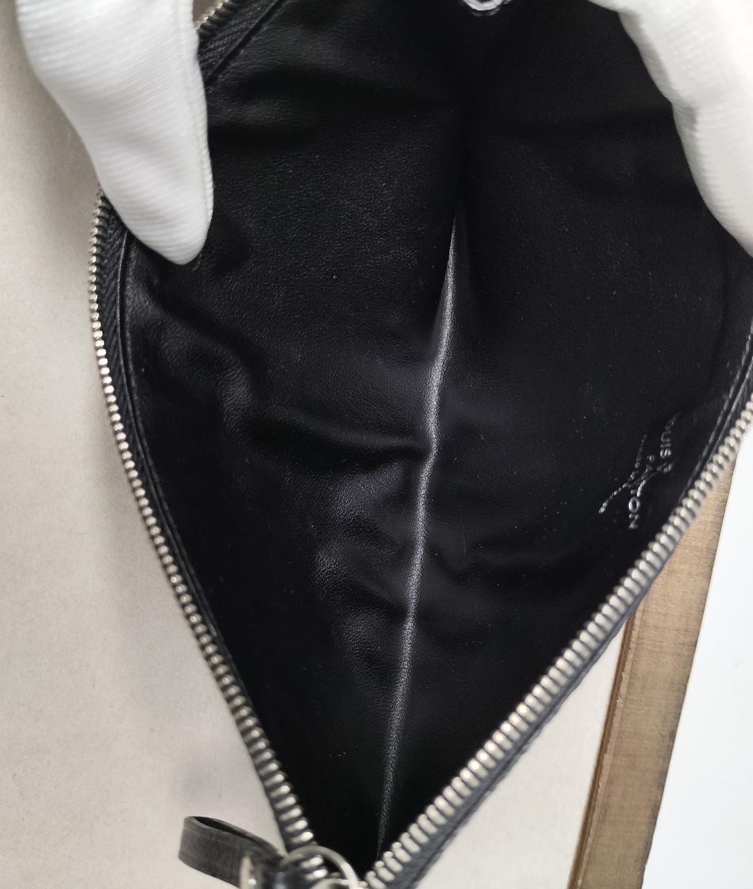 汚れは無し
シワあり