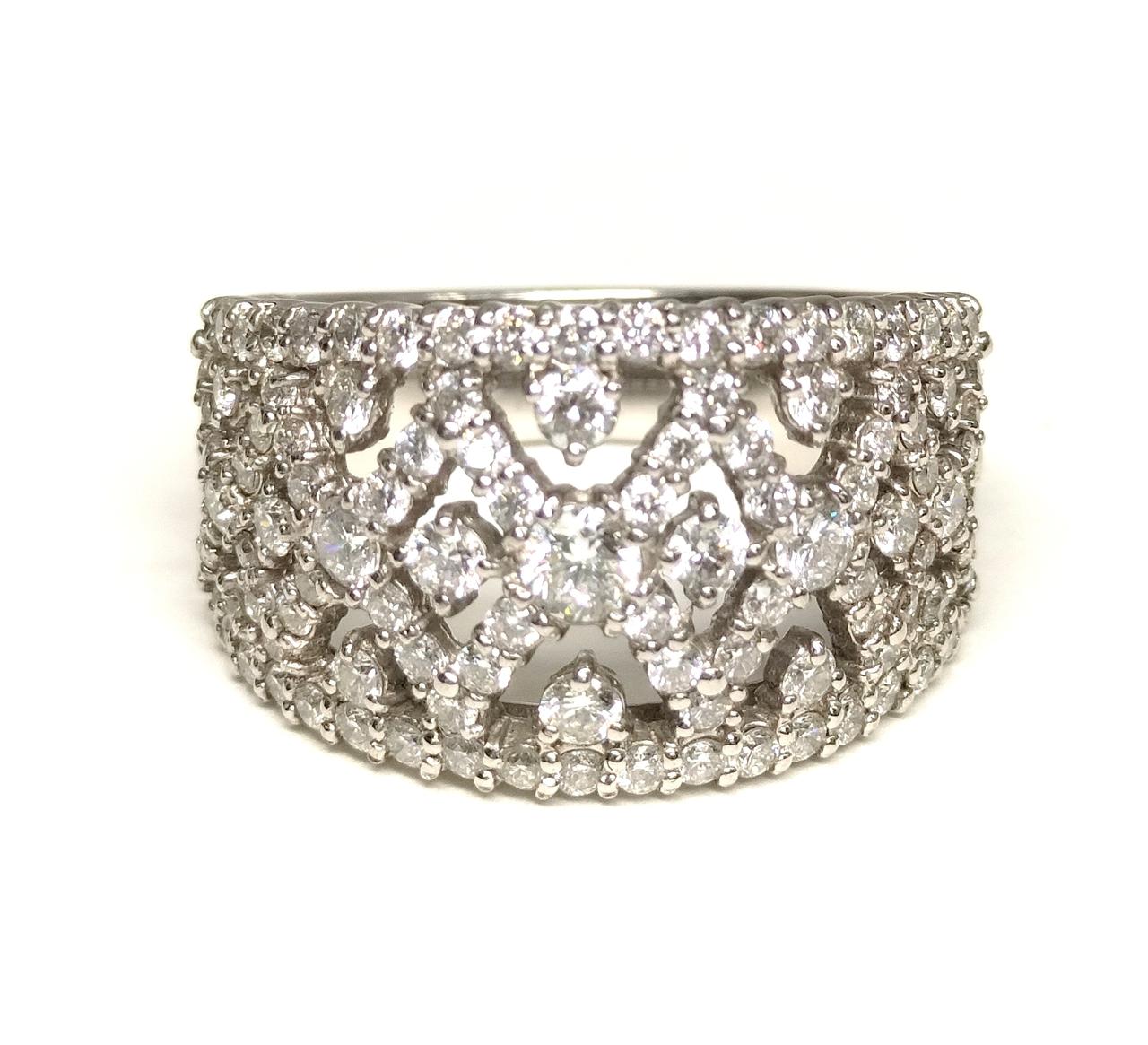 良質なダイヤが散りばめられております