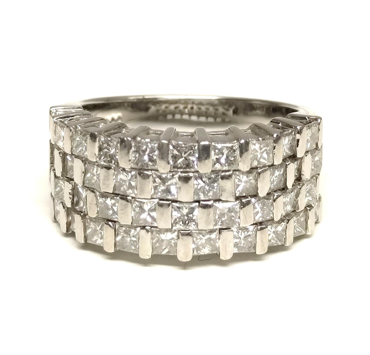 メンズは小指に合わせてみても◎