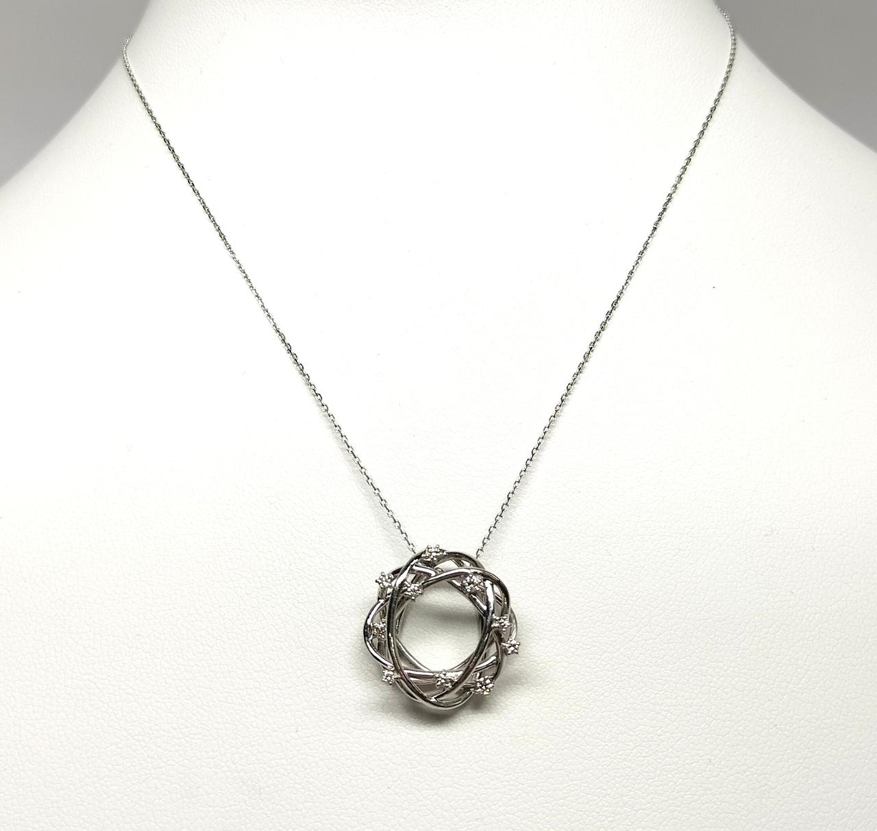 着用イメージ。チェーンは別売りです