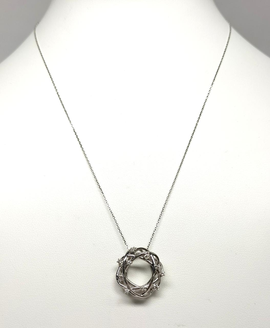 着用イメージ。チェーンは別売りです