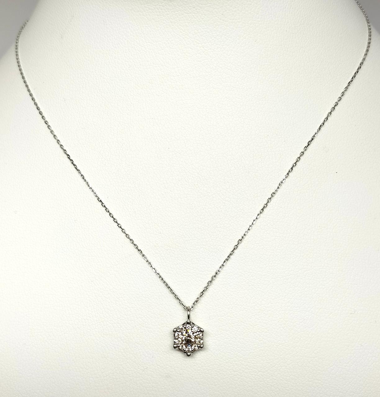 着用イメージ。チェーンは別売りです