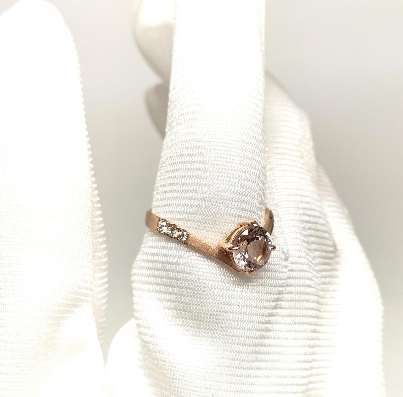 こちら側はつや消し仕上げ