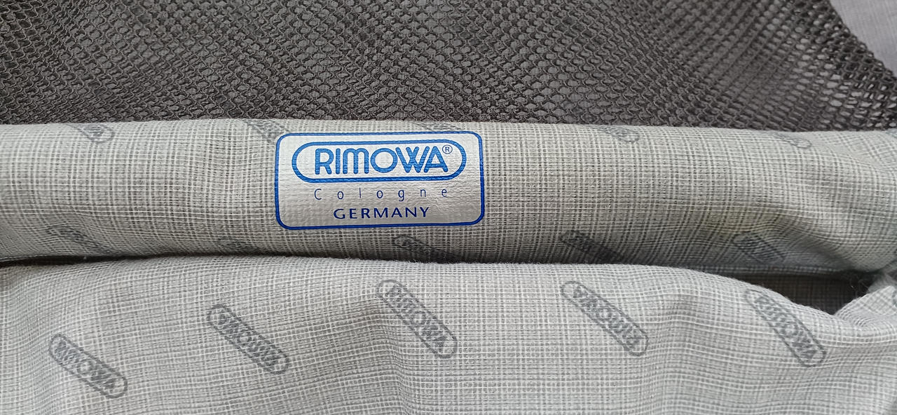 多少黄ばみがございます。