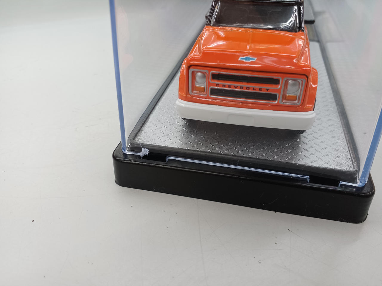 ひび、あります。