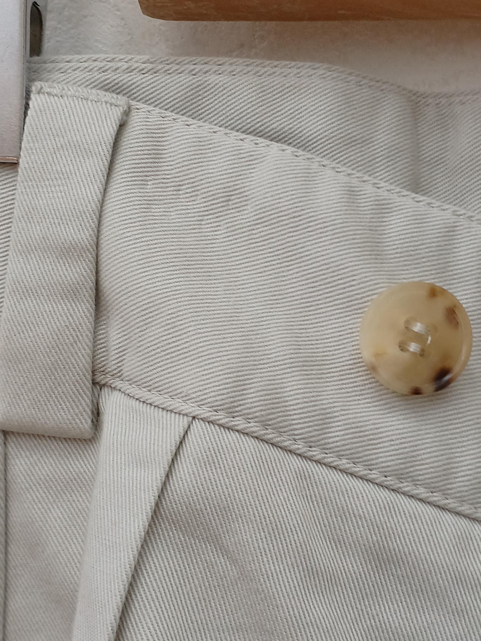 ハンガーの跡があります。