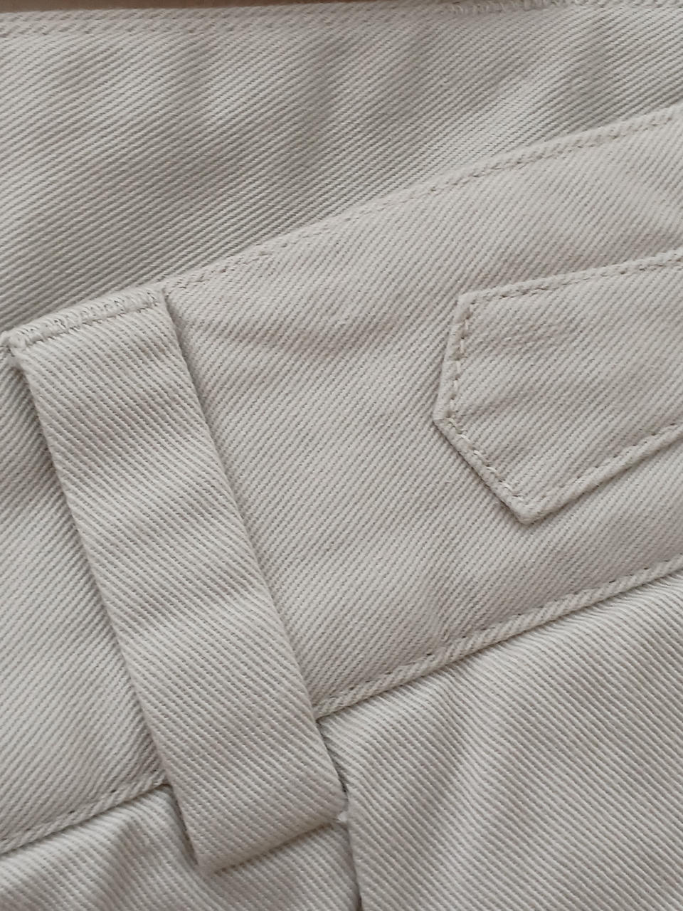 ハンガーの跡があります。