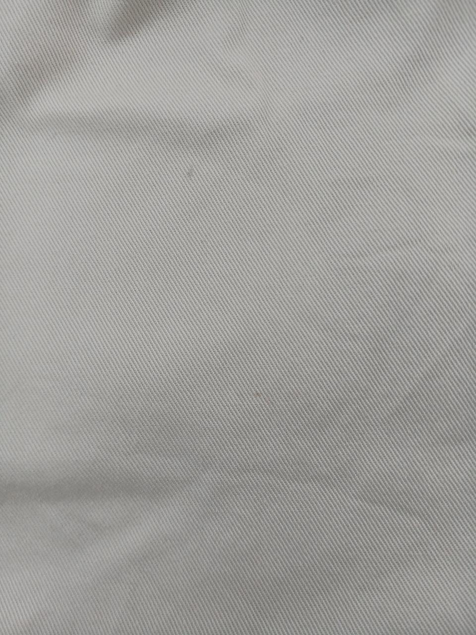 小さいシミがあります。