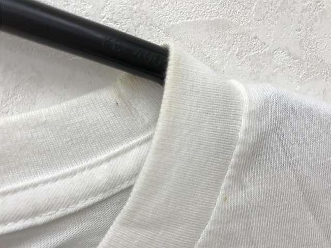 シミがございます。