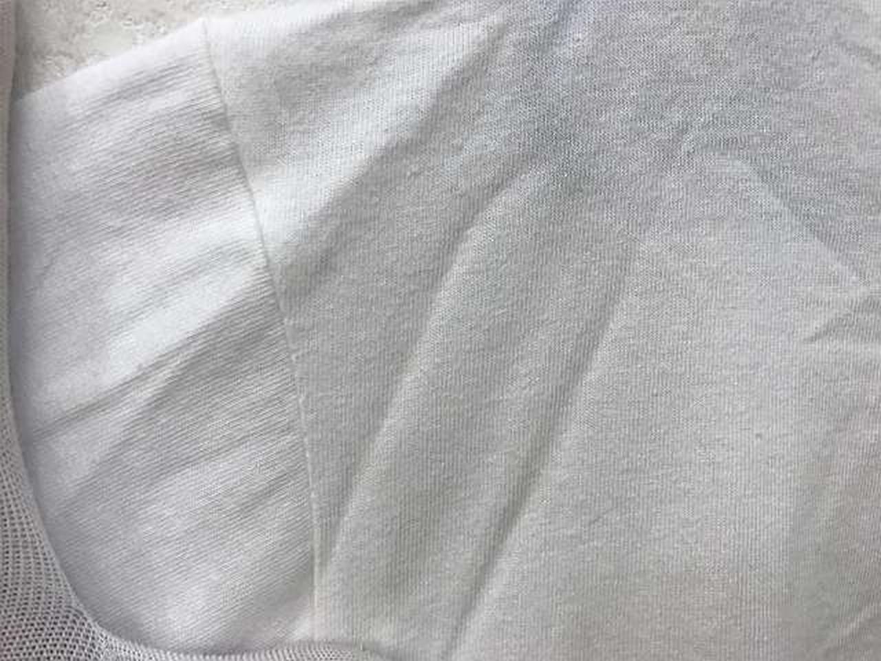 若干シミがございます。