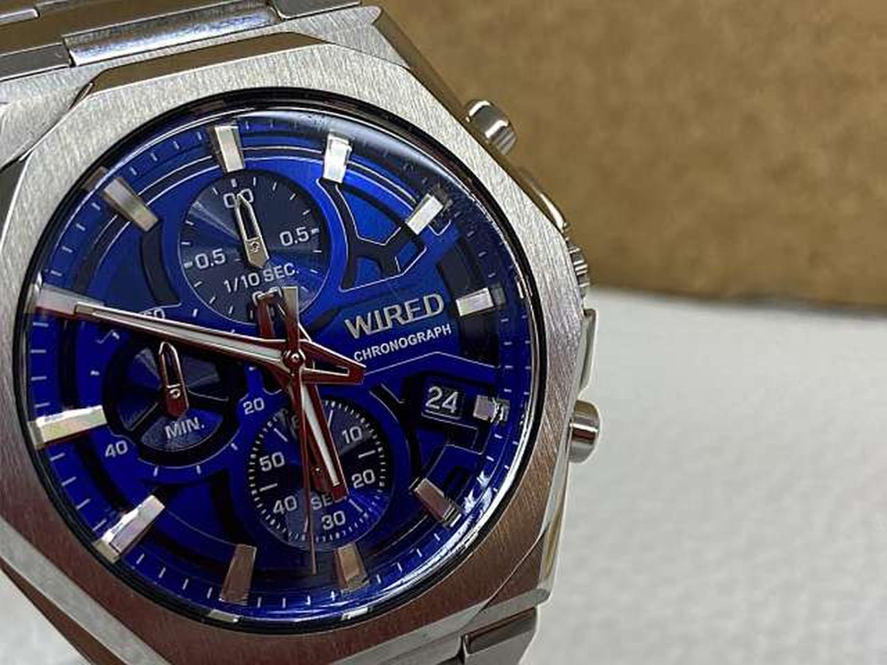 Rの上あたりに小さなキズあり