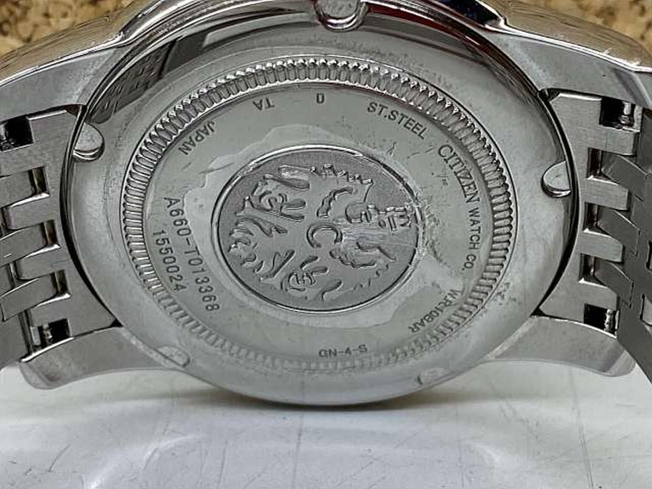 保護フィルムが付いた状態です。