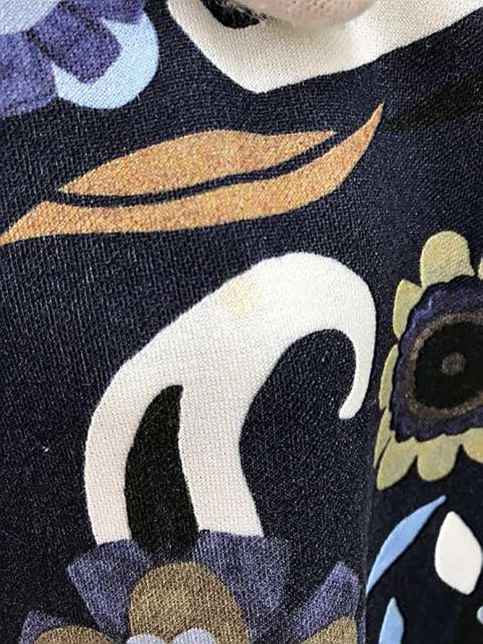 薄いシミがございます。