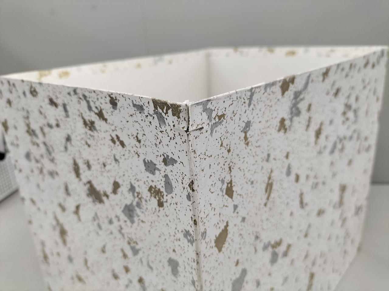 箱、所々破れ有り