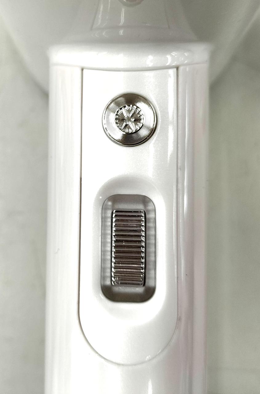 冷風ボタン、風量ダイヤル